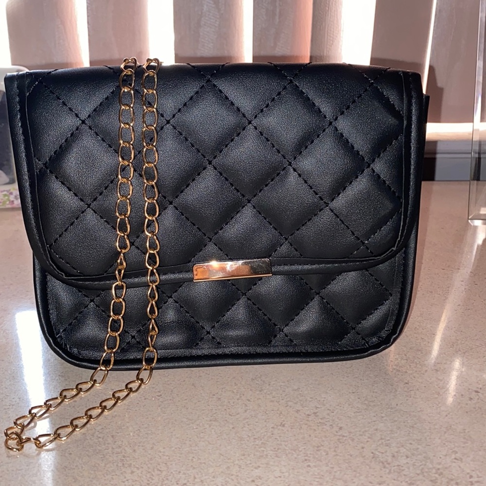 Black diamond patterned bag